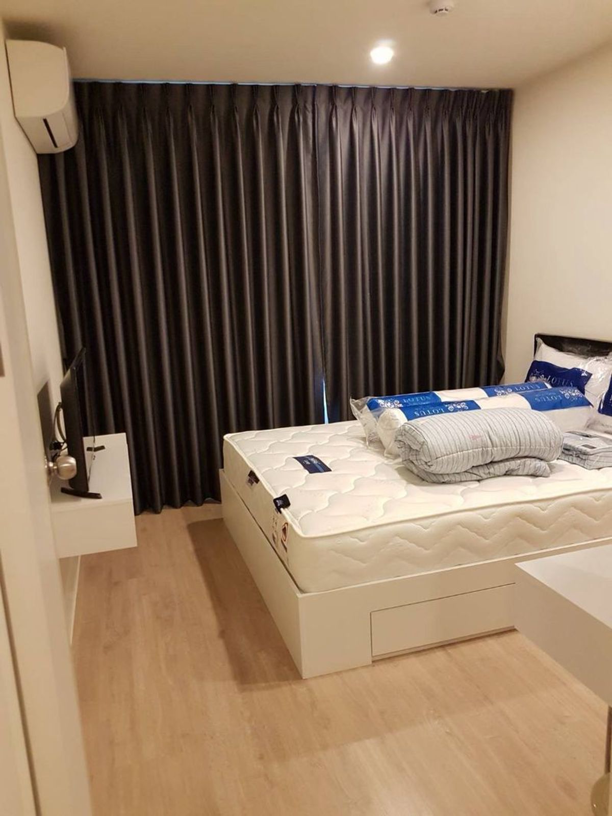 ให้เช่าคอนโดลาดกระบัง สุวรรณภูมิ :  เช่า I condo green space สุขุมวิท 77 เฟส 1 ทำเลดี  ค่าเช่า 10000 บาทต่อเดือน #เฟอร์ครบพร้อมอยู่  เงื่อนไขการชำระค่าเช่า :- จ่ายมัดจำ 2 เดือน + ล่วงหน้าค่าเช่า 1 เดือน ก่อนเข้าอยู่ สัญญาเช่าขั้นต่ำ 1 ปี  #ห้องพร้อมอยู่1พฤษภานี้  