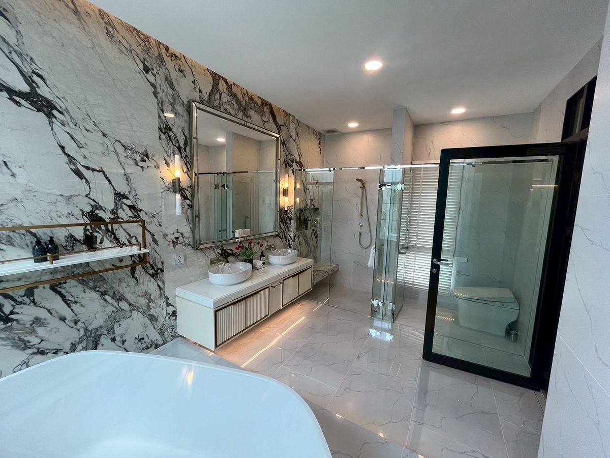 ขายบ้านปิ่นเกล้า จรัญสนิทวงศ์ : 🏡 ขายบ้านหรู นันทวัน ปิ่นเกล้า - กาญจนาภิเษก บ้าน Type Leduc | พื้นที่ใช้สอย 608 ตร.ม. | ที่ดิน 190 ตร.วา | ราคา 70 ล้านบาท (ภาพบ้านตัวอย่าง)