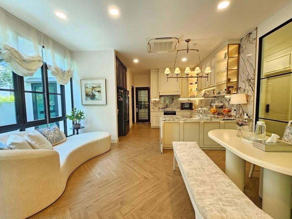 For SaleHousePattanakan, Srinakarin : 𝐇𝐎𝐓 𝐃𝐄𝐀𝐋 House for sale in Nantawan Rama 9, Krungthep Kreetha, size 650 SQ.M 5 Bed, only 110 MB !!