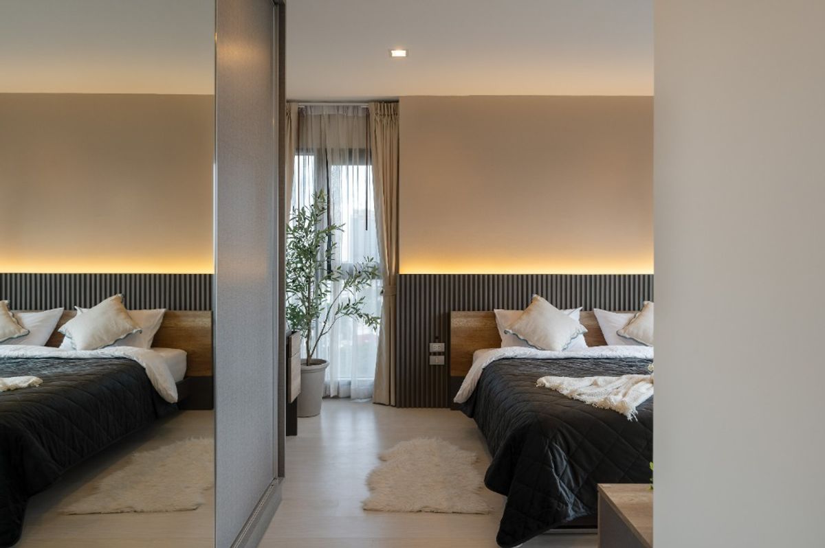 For SaleCondoSukhumvit, Asoke, Thonglor : 2 bedrooms, 2 bathrooms with a bathtub near BTS Thonglor easily in and out of Rama 4