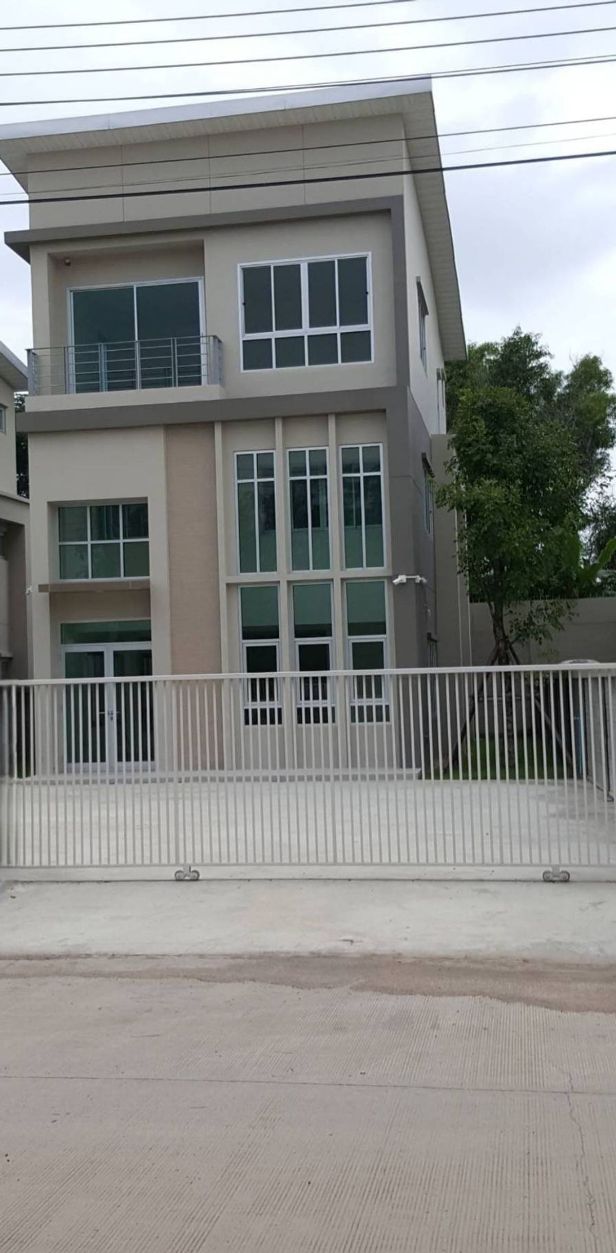 For RentTownhomePathum Thani,Rangsit, Thammasat : Rent a townhome, Phahonyothin - Khlong Luang, near Boonthavorn, Rangsit Branch, only 4 minutes.
