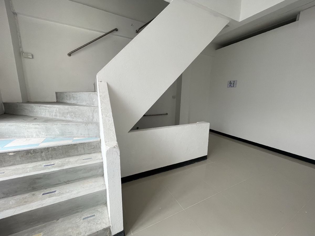 ให้เช่าอาคารพาณิชย์สุขุมวิท อโศก ทองหล่อ : ให้เช่าอาคารพาณิชย์ 3.5 ชั้น ใช้สอย 500ตร.ม 5 คูหา สุขุมวิท101/1 ซอย วชิรธรรมสาธิต 51 