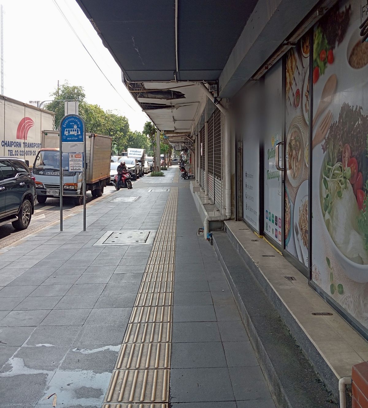 For RentShop HouseOnnut, Udomsuk : Commercial building, the best location, near BTS Phra Khanong, only 150 meters!