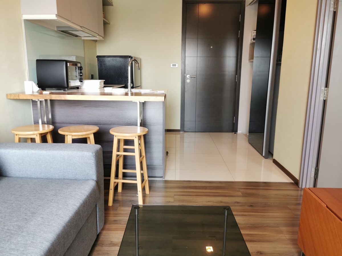 CondoSukhumvit, Asoke, Thonglor : CEIL BY SANSIRI condo is convenient to travel near the BTS train. There is a full furniture shuttle. Ready to stay immediately  