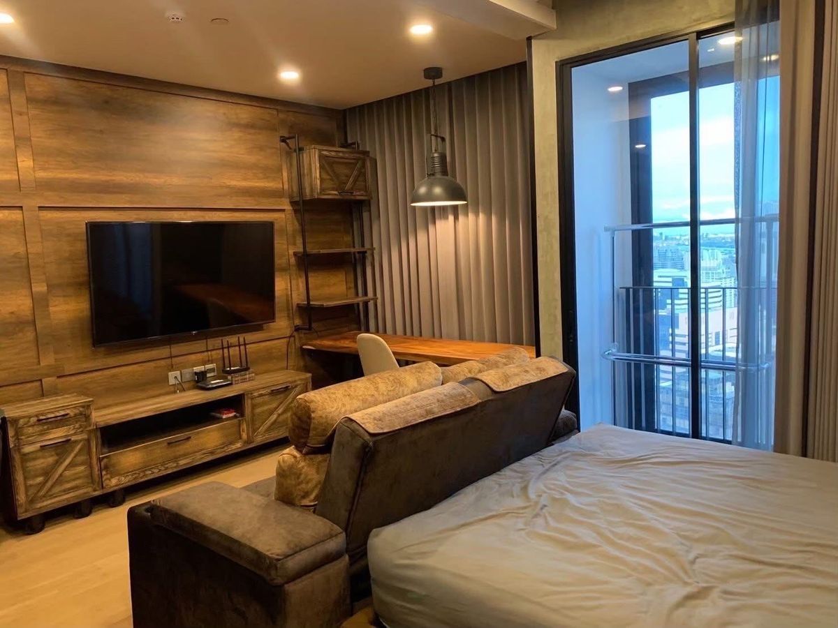 For RentCondoSiam Paragon ,Chulalongkorn,Samyan : Luxury condo for rent, beautiful room, city view, Chula area, good location, convenient to travel. Interested, say hello.