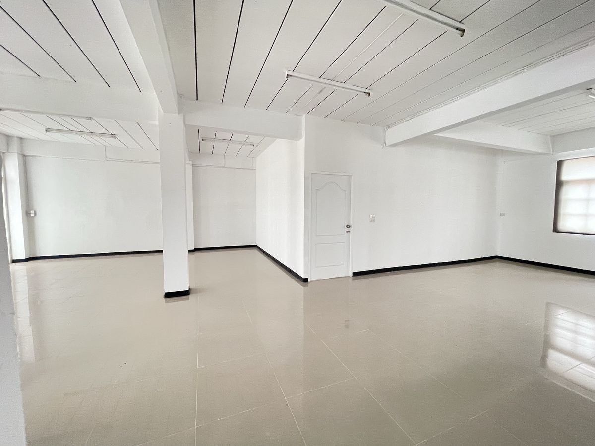 ให้เช่าอาคารพาณิชย์สุขุมวิท อโศก ทองหล่อ : ให้เช่าอาคารพาณิชย์ 3.5 ชั้น ใช้สอย 500ตร.ม 5 คูหา สุขุมวิท101/1 ซอย วชิรธรรมสาธิต 51 