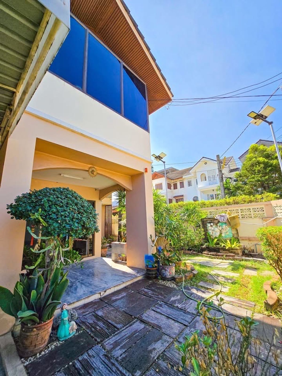 For RentHouseLadprao101, Happy Land, The Mall Bang Kapi : 3 -storey twin house for rent, Soi Pho Kaew 17, Nawamin Rd., Lat Phrao 101