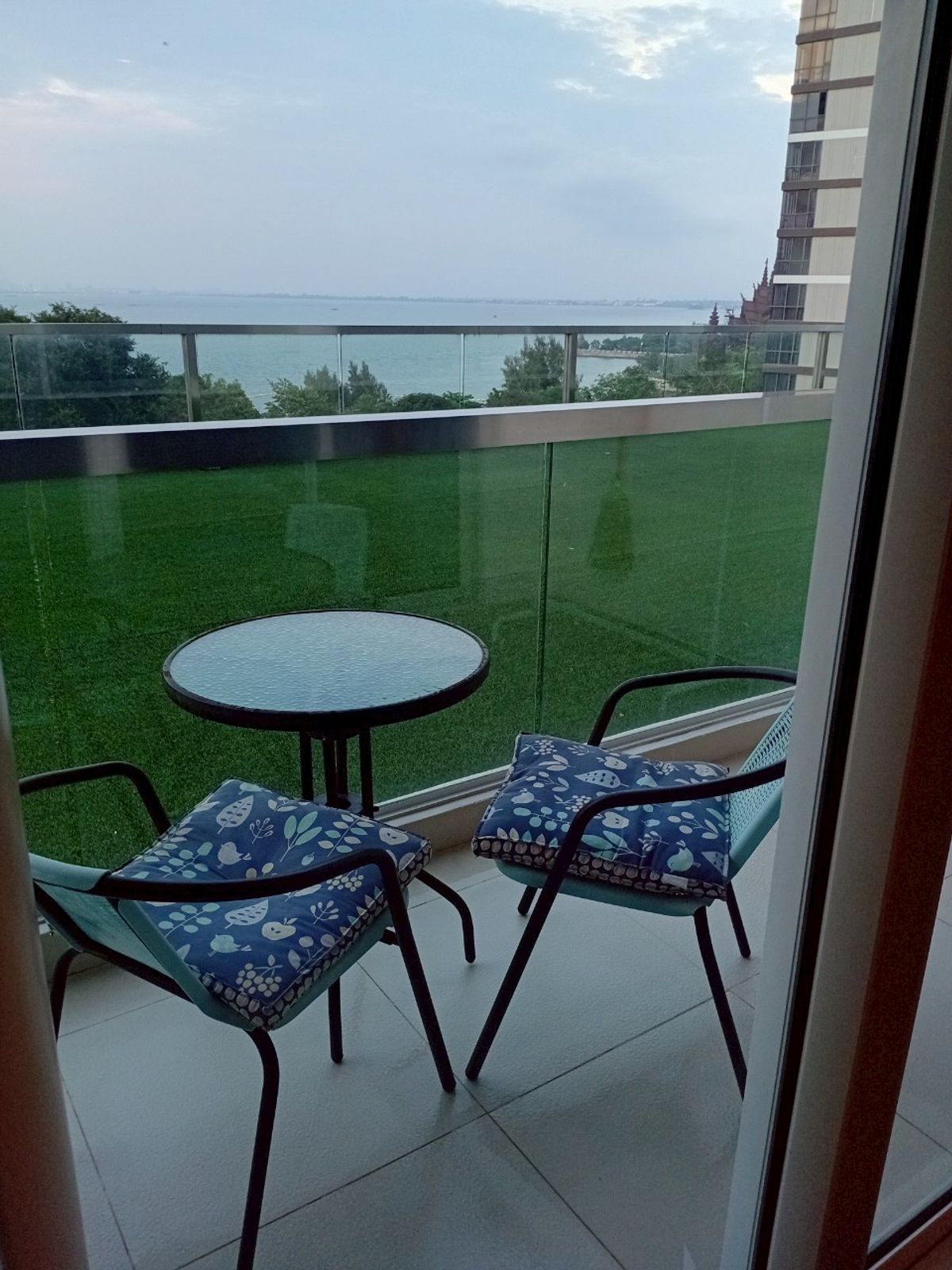 For SaleCondoPattaya, Bangsaen, Chonburi : for sale condo the palm wongamat beach front pattaya studio type (S03-2005)
