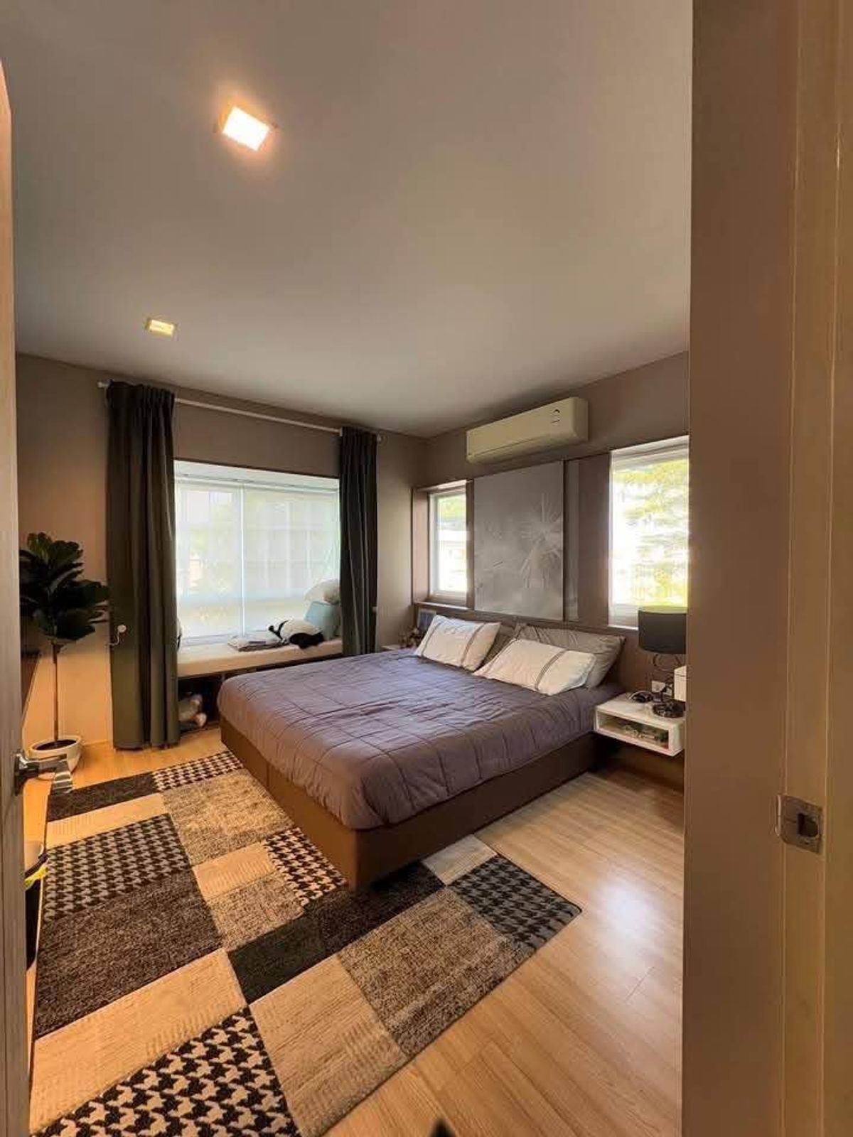 For RentHouseSamut Prakan,Samrong : 🏡✨ New house for rent, Trendy Tara Bangna, with full furniture and electrical appliances. I 50,000 THB/Month.