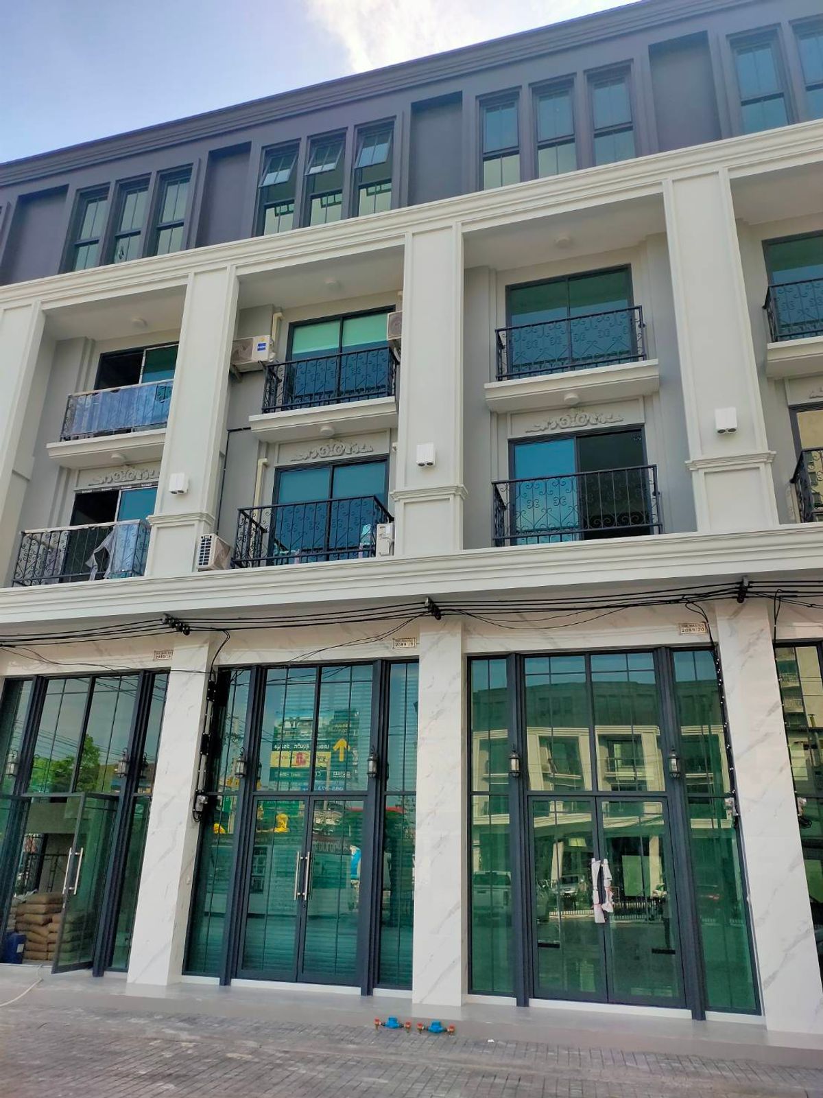 For RentShop HouseOnnut, Udomsuk : 🏢 Rent a commercial building The Master onnut 2 (ST-02)