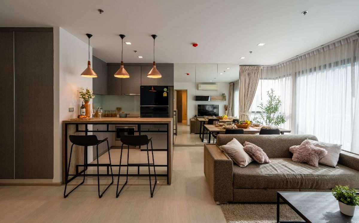 For SaleCondoSukhumvit, Asoke, Thonglor : 2 bedrooms, 2 bathrooms with a bathtub near BTS Thonglor easily in and out of Rama 4