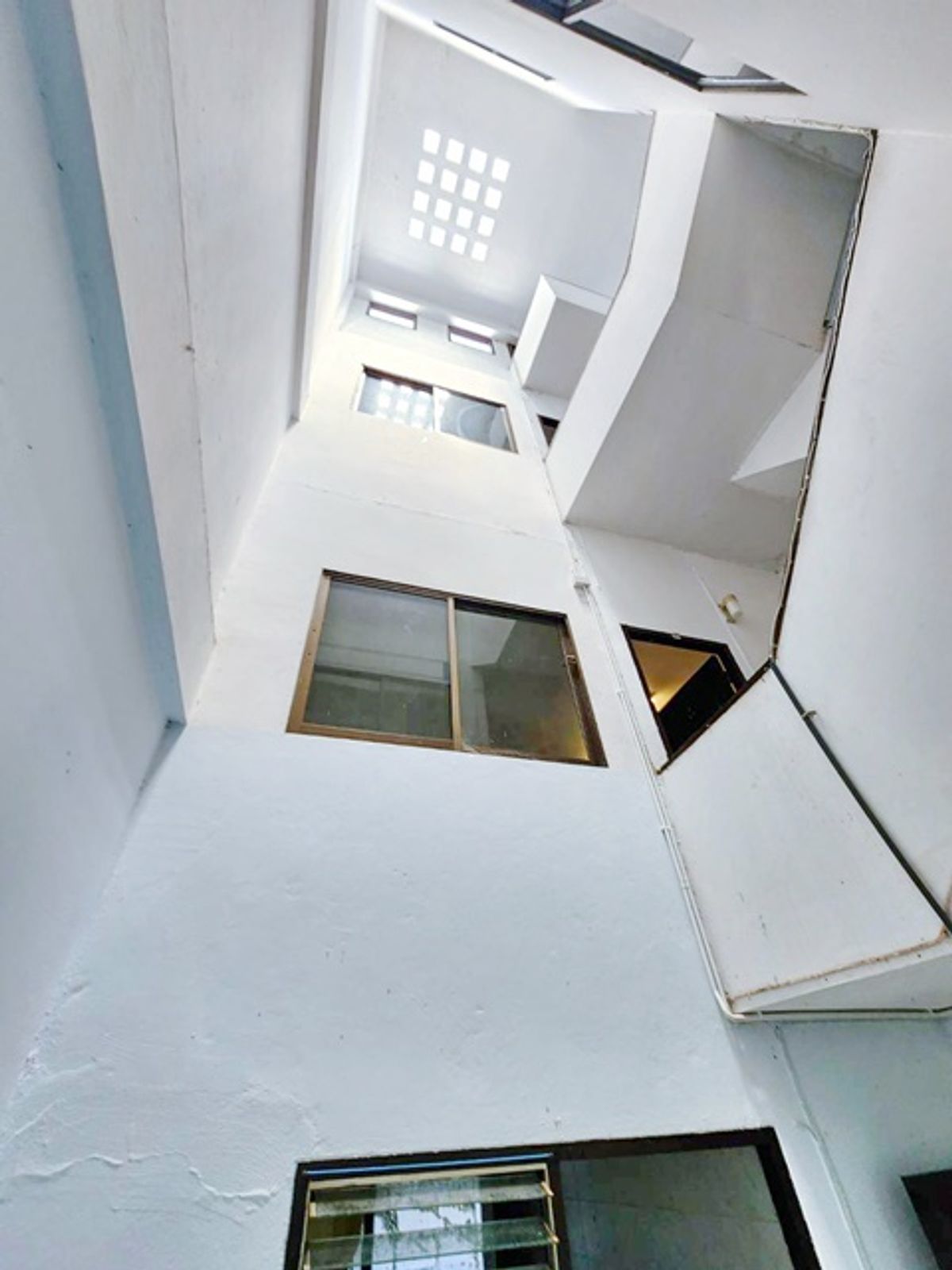 For RentTownhomeRatchadapisek, Huaikwang, Suttisan : Soi Inthamara 31-39 Ratchada-Huai Khwang Intersection, MRT Sutthisan 899 m. Rent a Townhouse 3.5, Floor 26, W. 316 sq.m.