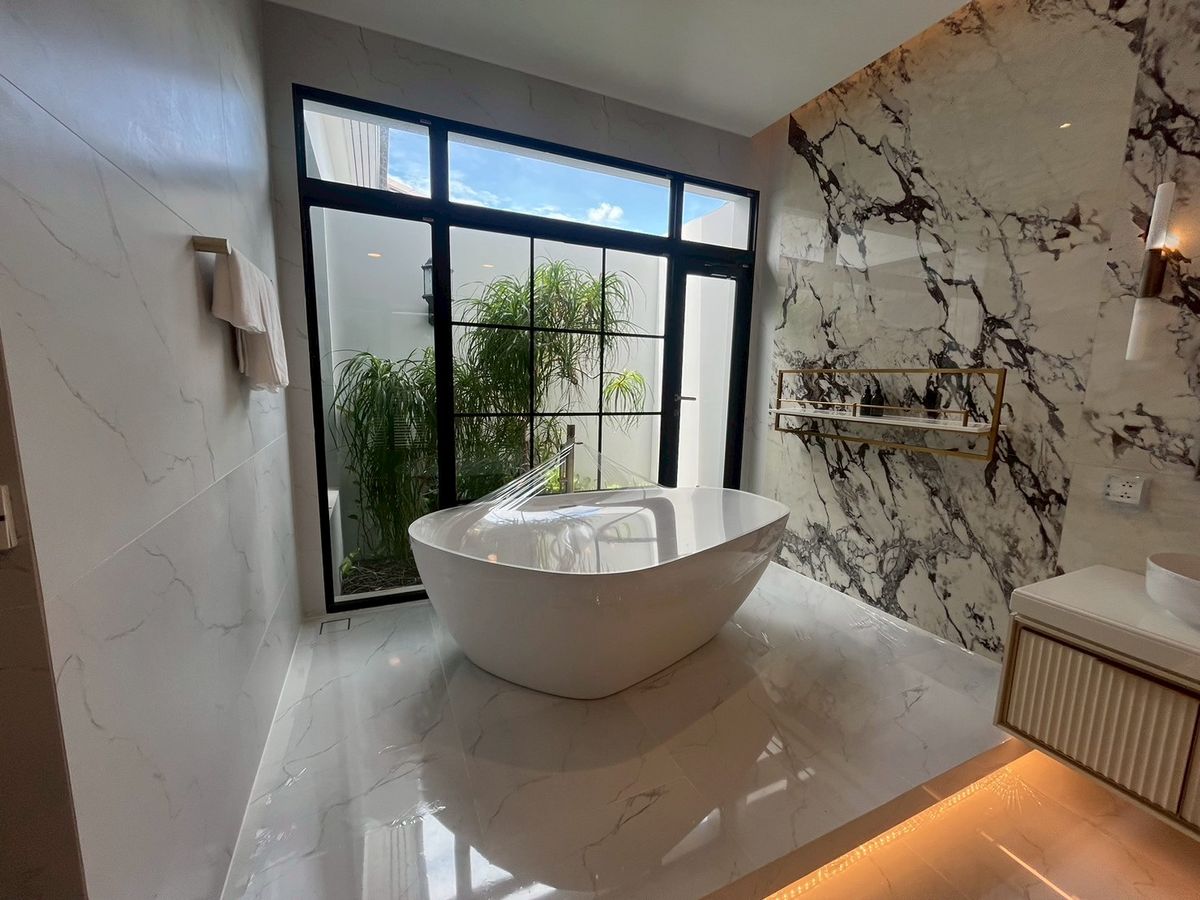 ขายบ้านปิ่นเกล้า จรัญสนิทวงศ์ : 🏡 ขายบ้านหรู นันทวัน ปิ่นเกล้า - กาญจนาภิเษก บ้าน Type Leduc | พื้นที่ใช้สอย 608 ตร.ม. | ที่ดิน 190 ตร.วา | ราคา 70 ล้านบาท (ภาพบ้านตัวอย่าง)