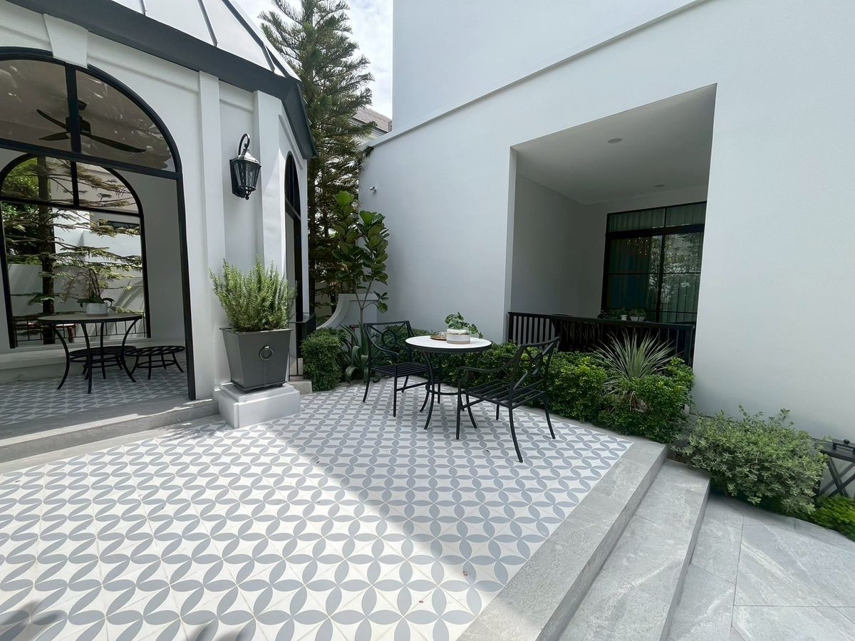 ขายบ้านปิ่นเกล้า จรัญสนิทวงศ์ : 🏡 ขายบ้านหรู นันทวัน ปิ่นเกล้า - กาญจนาภิเษก บ้าน Type Leduc | พื้นที่ใช้สอย 608 ตร.ม. | ที่ดิน 190 ตร.วา | ราคา 70 ล้านบาท (ภาพบ้านตัวอย่าง)