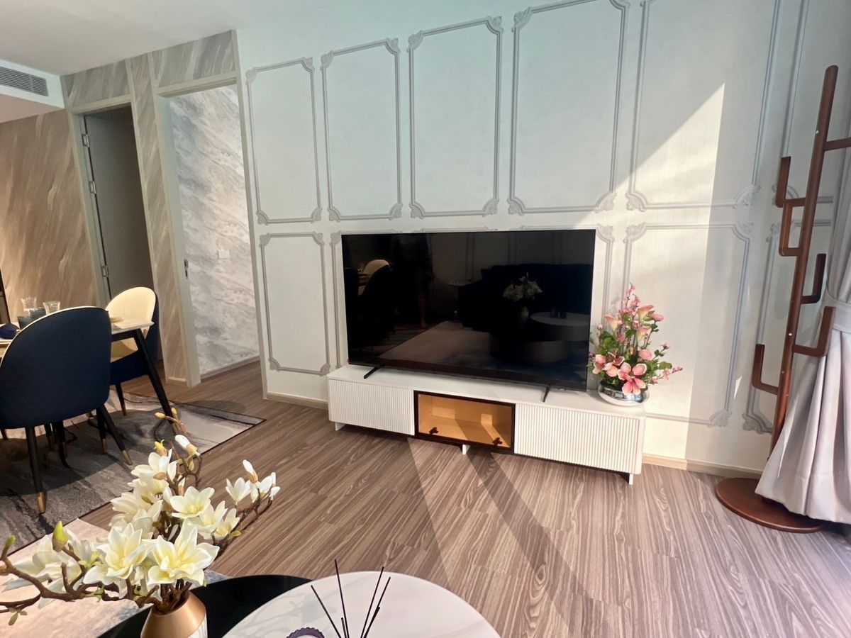 ให้เช่าคอนโดสุขุมวิท อโศก ทองหล่อ : คอนโด Fynn Asoke เดินทางสะดวก ใกล้รถไฟฟ้าบีทีเอส มีรถรับส่ง เฟอร์นิเจอร์ครบ พร้อมอยู่ทันที