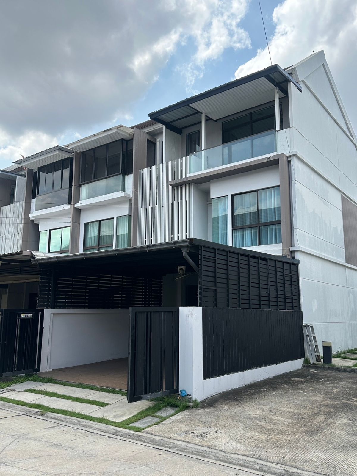 For SaleTownhomeNawamin, Ramindra : House for sale, The Terrace Ram Inthra 65, after a good location near the pink train.