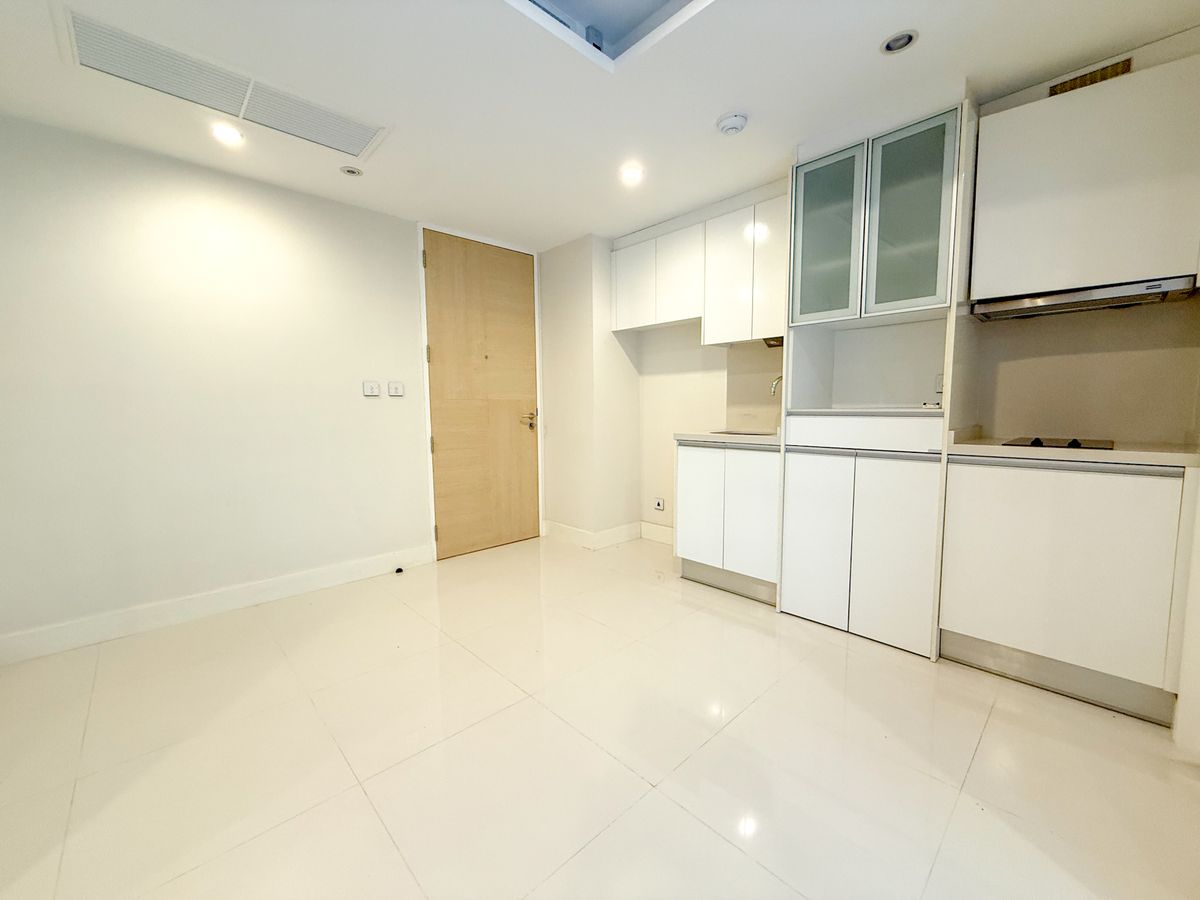 For SaleCondoSathorn, Narathiwat : Low-rise condo in the heart of Silom ✨ Collezio Sathorn - Pipat / 2 Bedrooms (FOR SALE), Collezio Sathorn - Pipat / 2 Bedrooms (FOR SALE) DO615