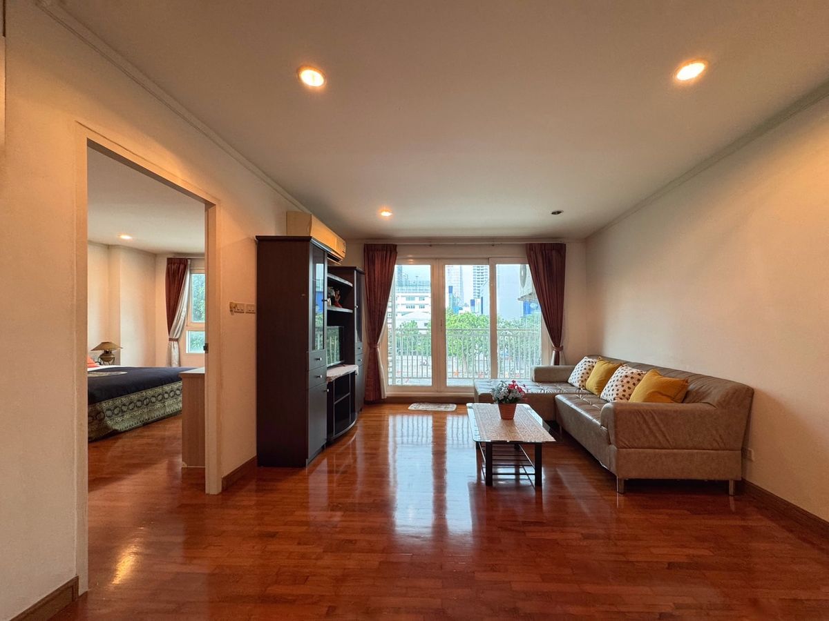 ขายคอนโดนานา : ห้องใหญ่ Low Rise ใจกลางสุขุมวิท วิวไม่บล็อก!! ขายคอนโด บ้านสิริ สุขุมวิท 13 (Baan Siri Sukhumvit 13) 56 .20ตร.ม เดินจาก BTS นานา เพียง 5 นาที!!
