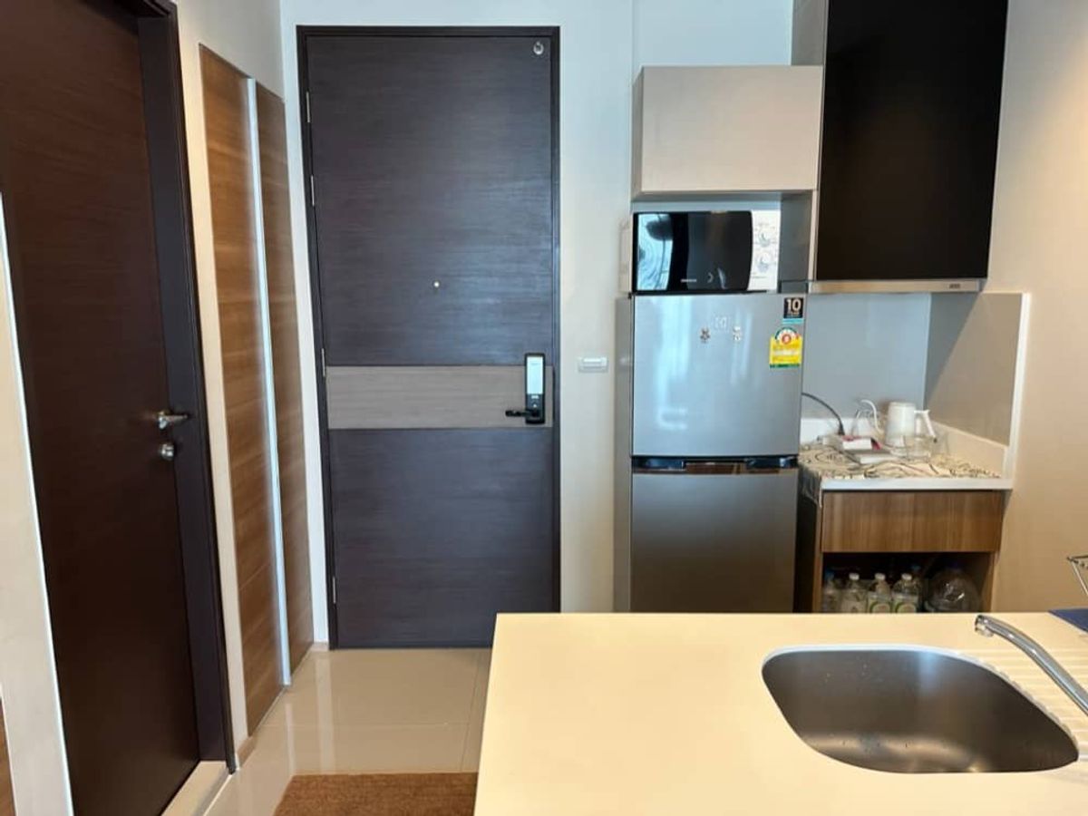 ขายคอนโดสาทร นราธิวาส : ขายด่วน ✨ Rhythm Sathorn ✨ เฟอร์นิเจอร์ และ เครื่องใช้ไฟฟ้าครบ ใกล้ BTS สะพานตากสิน