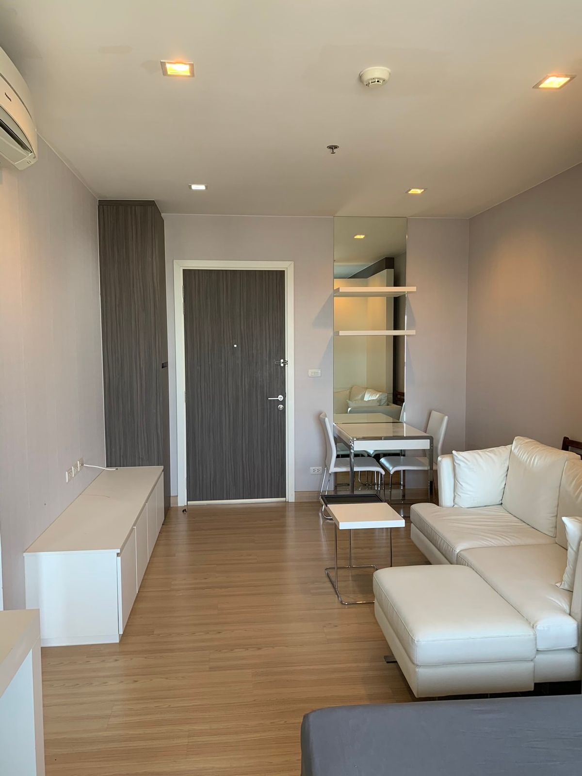 ให้เช่าคอนโดวงเวียนใหญ่ เจริญนคร : [L250417018] สำหรับเช่า Urbano Absolute Sathorn - Taksin |  ห้อง Studio | ขนาด 30 ตร.ม. | ราคาพิเศษ | พร้อมเข้าอยู่