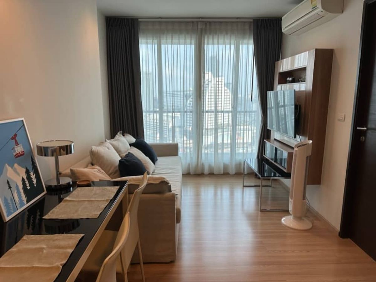 ขายคอนโดสาทร นราธิวาส : ขายด่วน ✨ Rhythm Sathorn ✨ เฟอร์นิเจอร์ และ เครื่องใช้ไฟฟ้าครบ ใกล้ BTS สะพานตากสิน