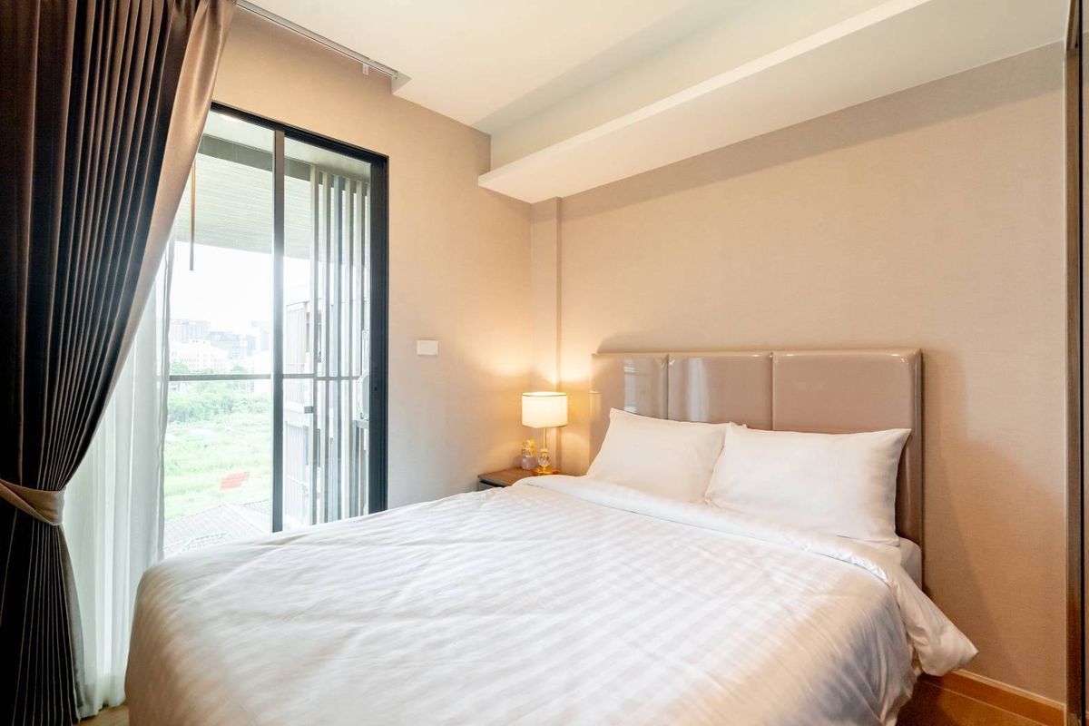 For RentCondoRama9, Petchburi, RCA : For Rent ✨Lloyd Soonvijai - Thonglor 🔥 Condo in the heart of the city Connect Thonglor-Ekkamai Rama 9, just 100 meters from Bangkok Hospital, 8th floor (top floor) 2 bedrooms #LV-MO1742