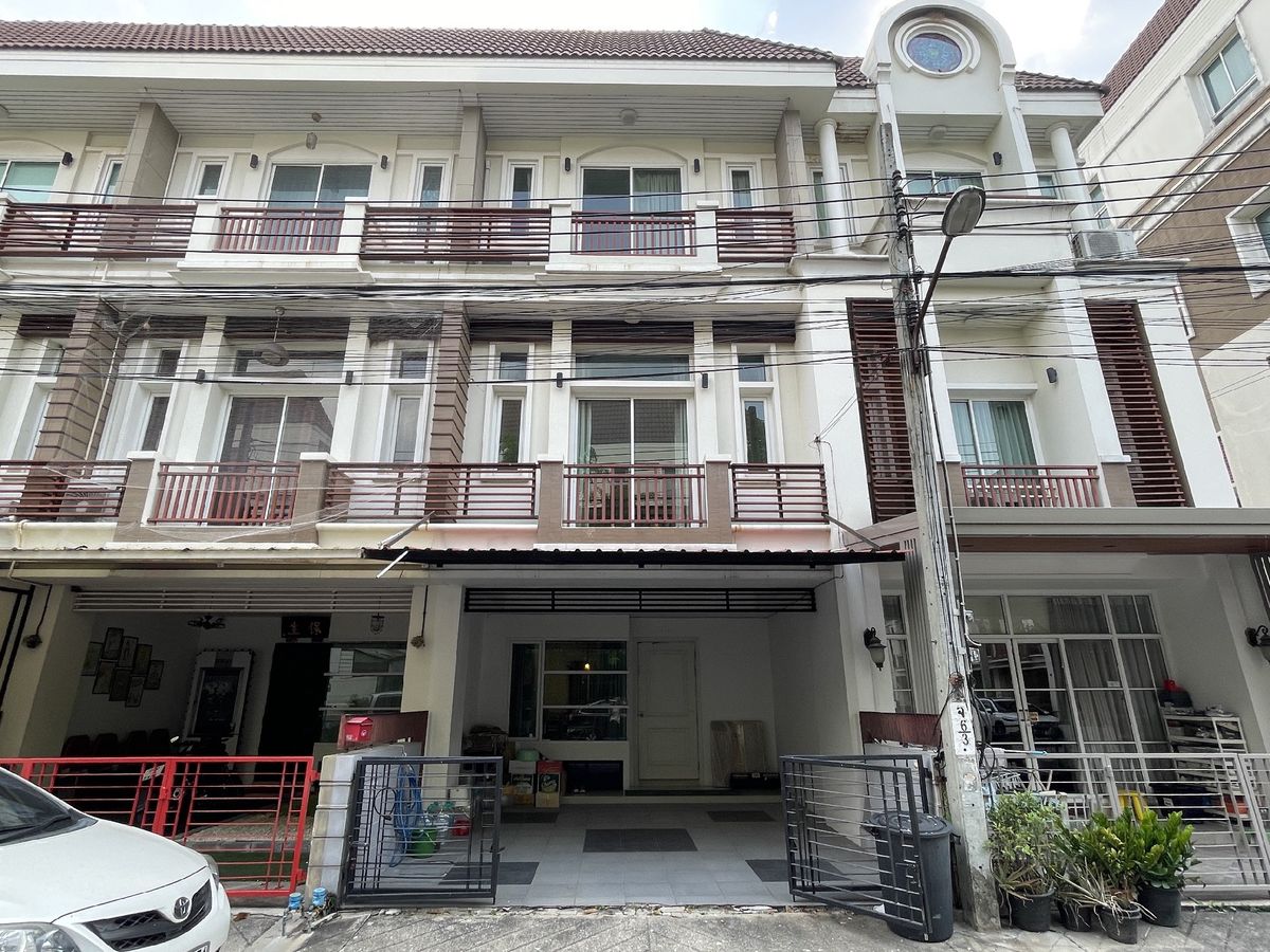 ขายทาวน์โฮมเกษตร นวมินทร์ ลาดปลาเค้า : ขายพรีเมียมเพลส 5 เอกมัย-รามอินทรา