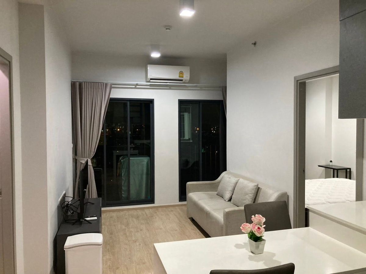 For RentCondoRama9, Petchburi, RCA : +++ Urgent rent IDEO NEW RAMA9 ** 2 bedrooms, 2 bathrooms, size 52 sqm. There is a washing machine ready +++