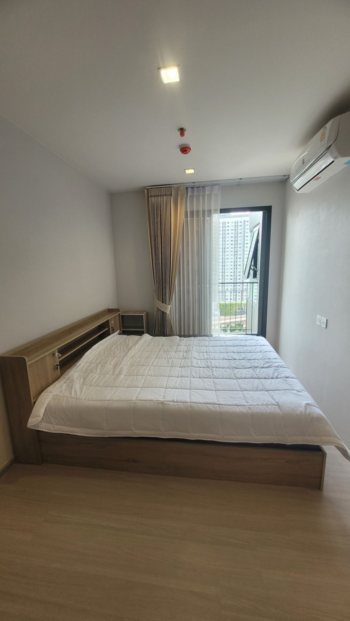 ให้เช่าคอนโดท่าพระ ตลาดพลู วุฒากาศ : (for rent) Life Sathorn Sierra ใกล้รถไฟฟ้า BTS ตลาดพลู 150 ม.