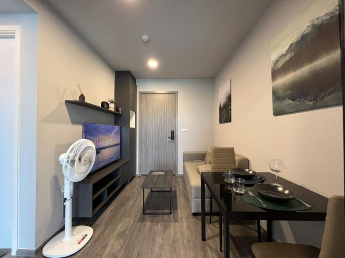 ให้เช่าคอนโดพระราม 9 เพชรบุรีตัดใหม่ RCA : ให้เช่า มอนเต้ พระราม 9, ห้อง 1 Bed 27 ตรม. ตึก A ชั้น 5  ทิศเหนือ ไม่ร้อน วิวโล่ง ห้องใหม่ แต่งสวย เฟอร์นิเจอร์/เครื่องใช้ไฟฟ้าครบ พร้อมอยู่