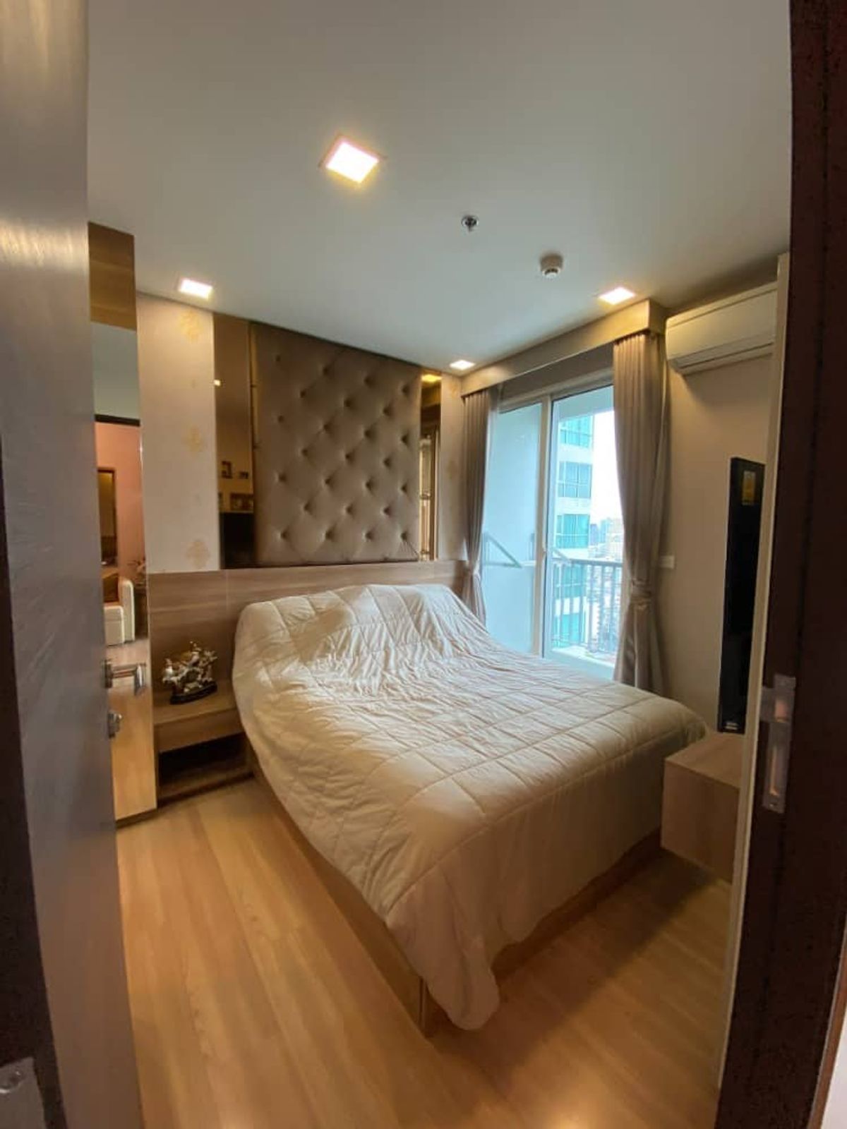 ขายคอนโดสาทร นราธิวาส : ขายด่วน 🔥 Rhythm Sathorn 🔥 ใกล้ BTS สะพานตากสิน เฟอร์นิเจอร์ และ เครื่องใช้ไฟฟ้าครบ 