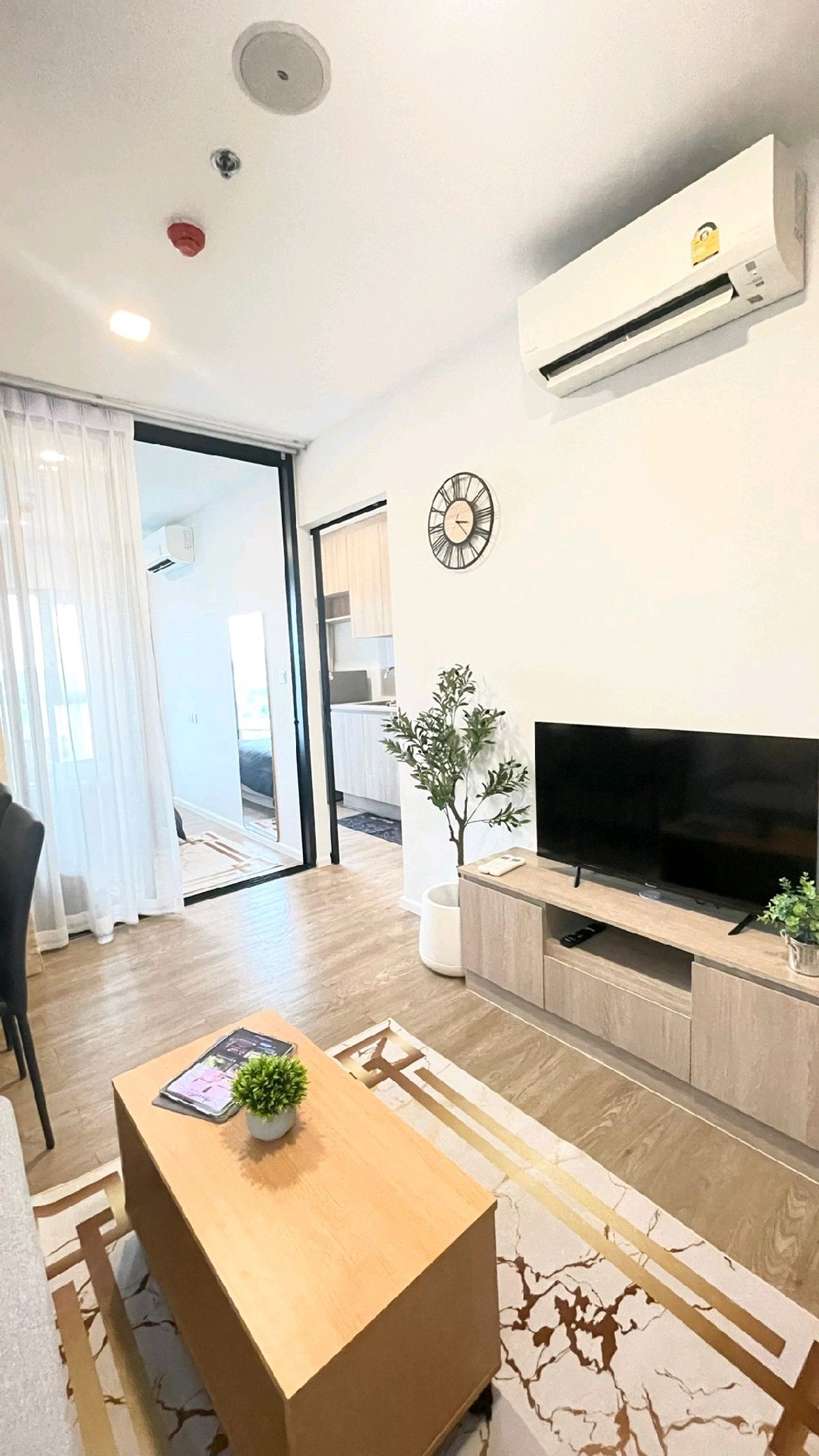 For RentCondoOnnut, Udomsuk : Condo for rent near BTS Onnuch Ferre. There is a washing machine.