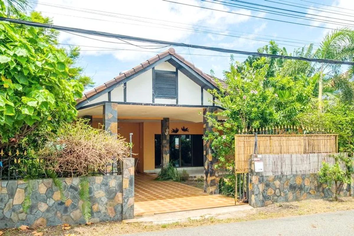 ขายบ้านพัทยา บางแสน ชลบุรี สัตหีบ : ขายบ้านเดี่ยว 3 ห้องนอน ในหมู่บ้าน Pattaya Land and House อำเภอบางละมุง จังหวัดชลบุรี BRE24130