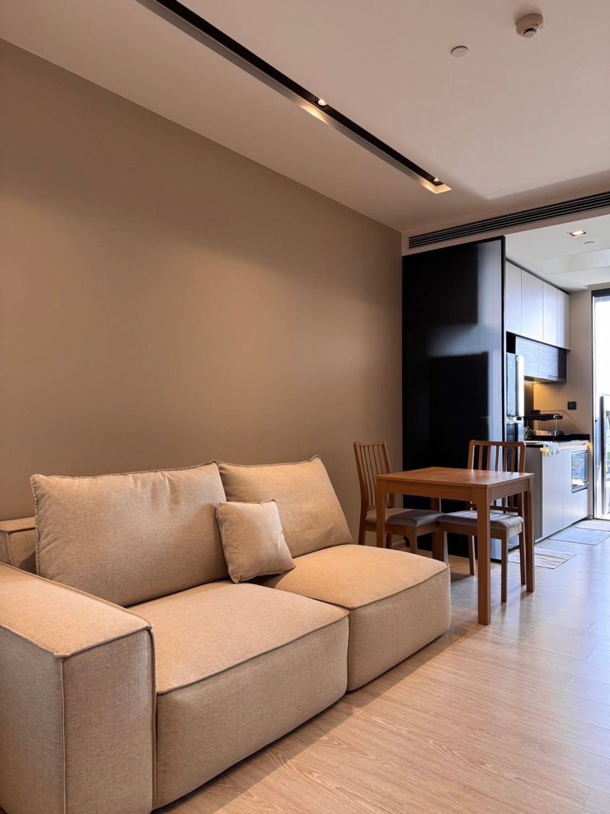 ให้เช่าคอนโดสุขุมวิท อโศก ทองหล่อ : M1025 ให้เช่า คอนโด The Room Sukhumvit 38