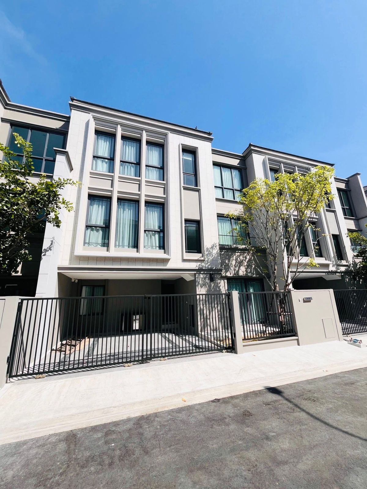 For RentTownhomeOnnut, Udomsuk : Luxury Townhome, Classy Class Sukhumvit 77, near BTS On Nut 2 km. Furniture