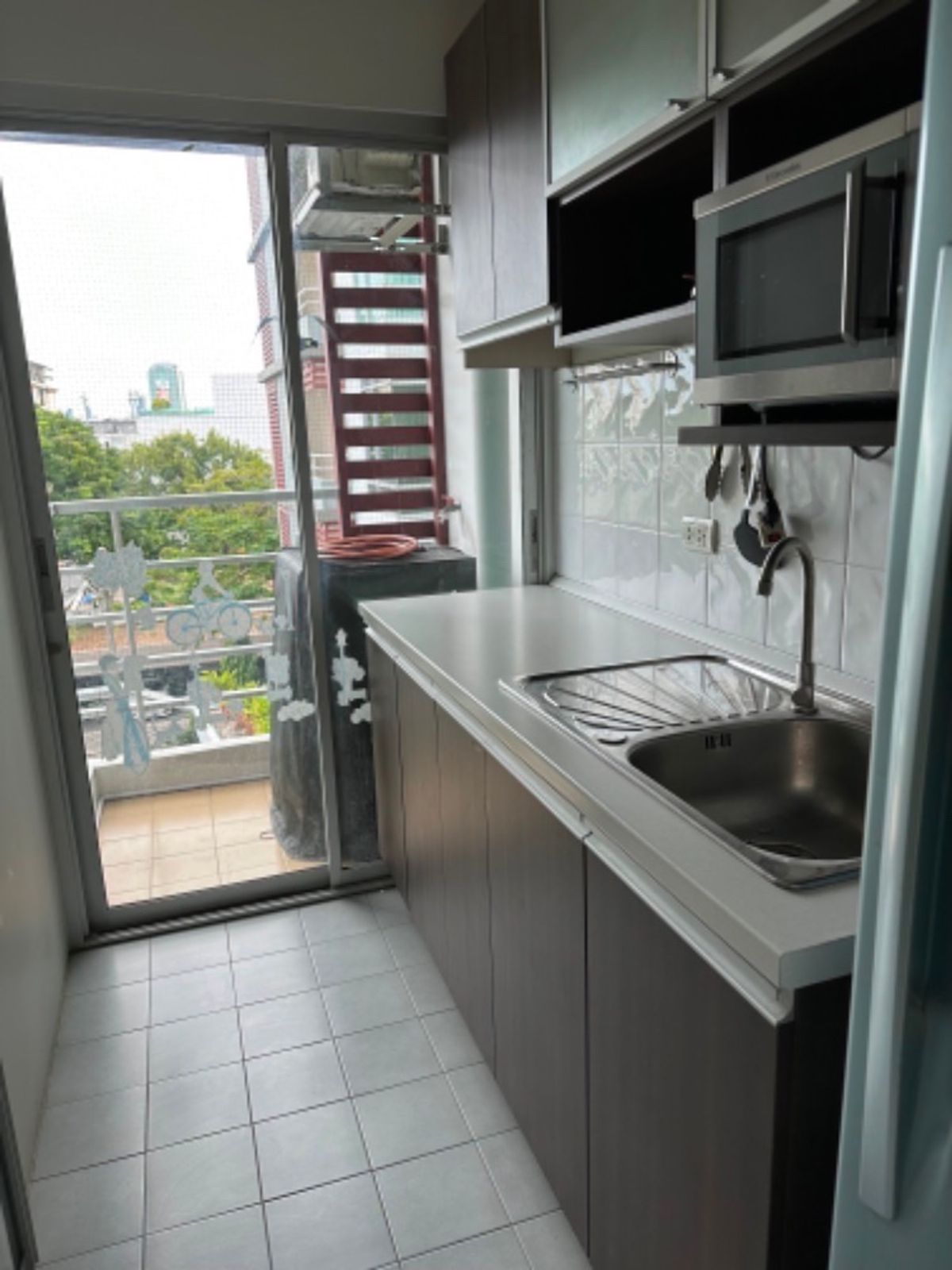 ให้เช่าคอนโดสะพานควาย จตุจักร : 🔥ให้เช่าด่วน🔥คอนโดเอเทรี่ยม พหล-สุทธิสาร  ใกล้ BTS สะพานควาย มีเฟอร์นิเจอร์ พร้อมเข้าอยู่ 