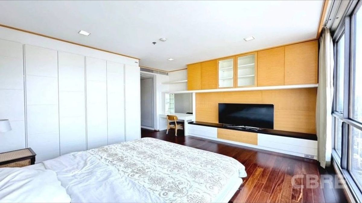 คอนโดนานา : ♢ Spacious room ♢ ชั้น 30+ 107.36 ตร.ม. | 2 ห้องนอน ,2 ห้องน้ำ | Hyde Sukhumvit 13 | คอนโดใกล้ เมเจอร์ ซีนีเพล็กซ์ 190 ม., BTS ทองหล่อ,เอกมัย 400 ม.