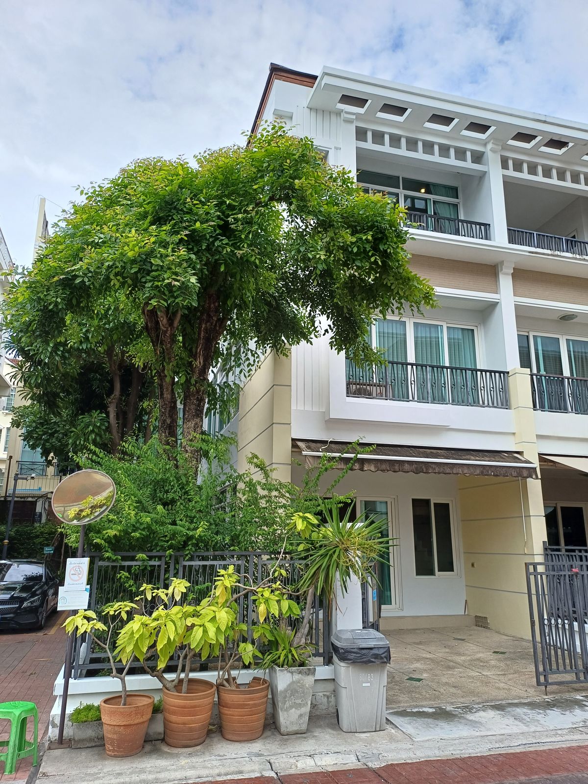 For SaleTownhomeSathorn, Narathiwat : ** Sell home home, Klang Krung Sathorn Village, after the corner of the land 34 sq.w., 3 floors