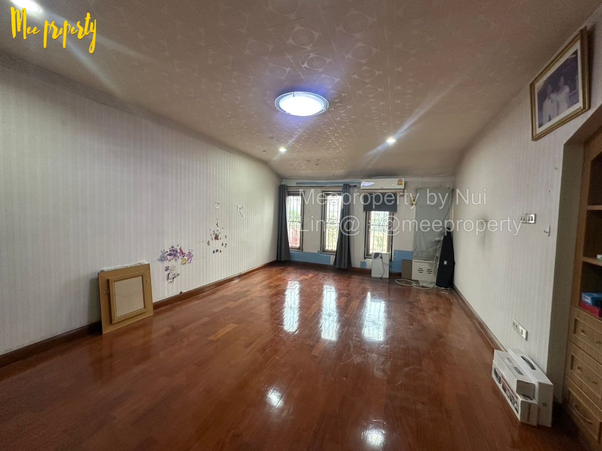 ขายทาวน์โฮมบางซื่อ วงศ์สว่าง เตาปูน : ขายทาวน์โฮม 2 ชั้น ขนาด 23.5 ตร.ว   ย่านประชาชื่น หลังเดียวในโครงการ  มบ.เกร็ดแก้ว 4 ตรงข้ามตลาดบ่องมาร์เช่ ประชาชื่น  ME-198