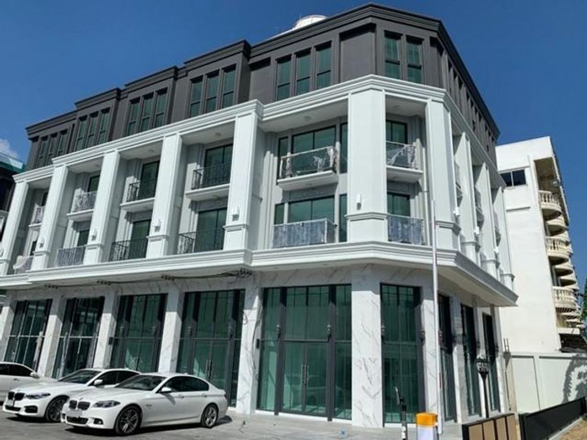 ให้เช่าโฮมออฟฟิศพัฒนาการ ศรีนครินทร์ : โฮมออฟฟิศสไตล์โมเดิร์น 4.5 ชั้น พร้อมลิฟต์ / อาคารพาณิชย์ สไตล์หรูหรา ให้เช่า อ่อนนุช ใกล้ BTS ศรีนุช