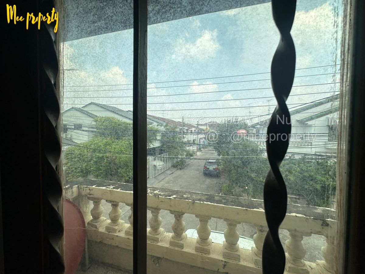 ขายทาวน์โฮมบางซื่อ วงศ์สว่าง เตาปูน : ขายทาวน์โฮม 2 ชั้น ขนาด 23.5 ตร.ว   ย่านประชาชื่น หลังเดียวในโครงการ  มบ.เกร็ดแก้ว 4 ตรงข้ามตลาดบ่องมาร์เช่ ประชาชื่น  ME-198