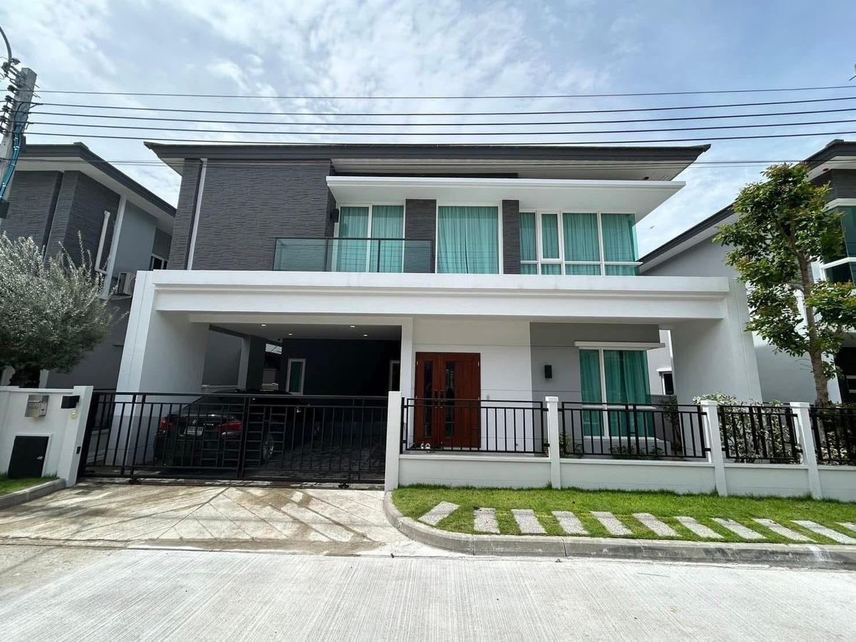For RentHouseRathburana, Suksawat : ● Pet Friendly ● 2 story detached house | 4 bedrooms, 5 Bathrooms | 50.80 sq.w., 233.00 sq.m. | Near Thung Khru New Market: 1.6 km.