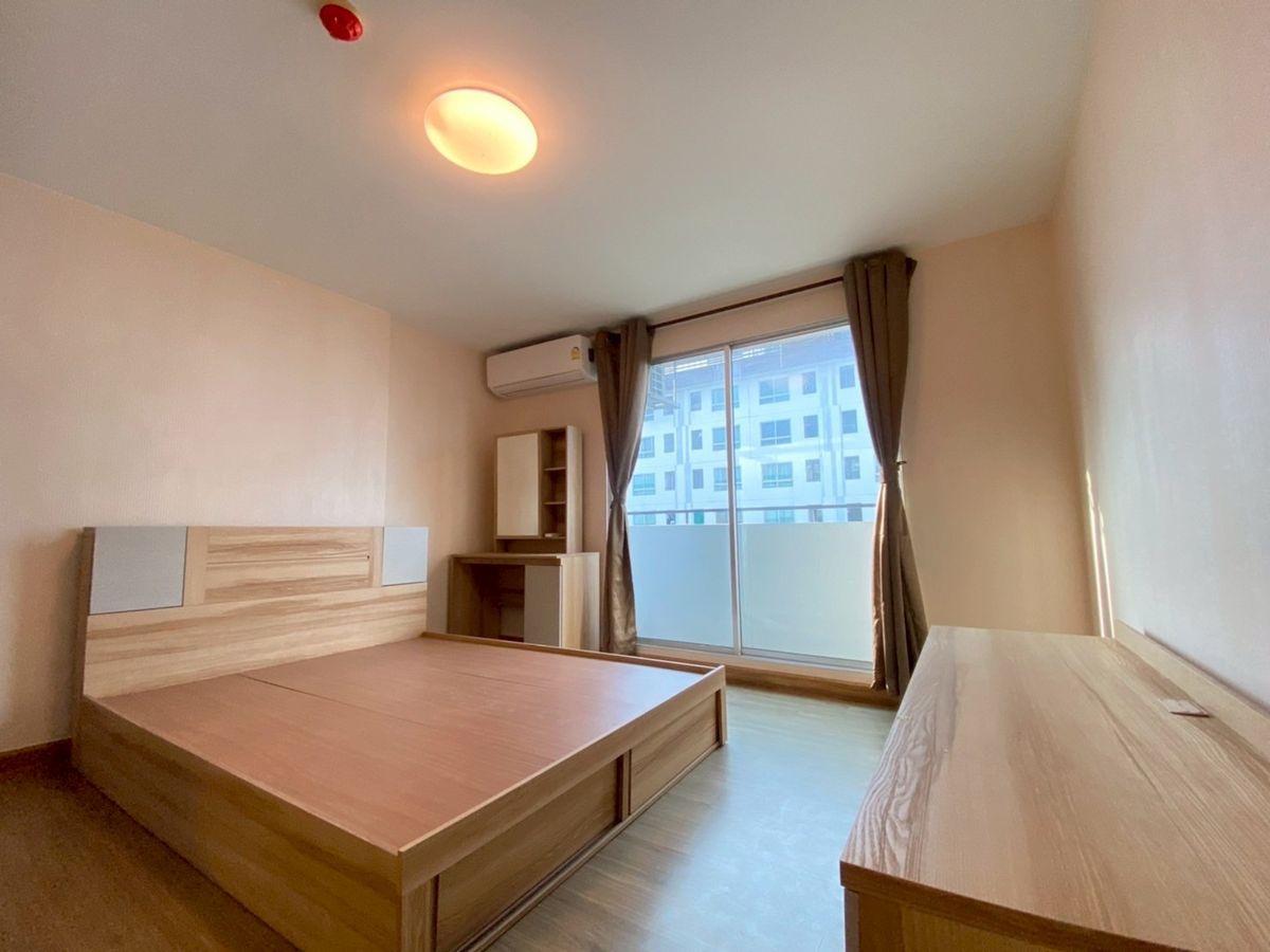 For SaleCondoPathum Thani,Rangsit, Thammasat : Unbeatable Deal!! Fully Furnished and Move-In Ready!! Plum Condo Phaholyothin 89 for Sale – Brand New Condition! Never rented out, never lived in, no outstanding maintenance fees. Wallpaper and curtains already installed — just bring your bags!