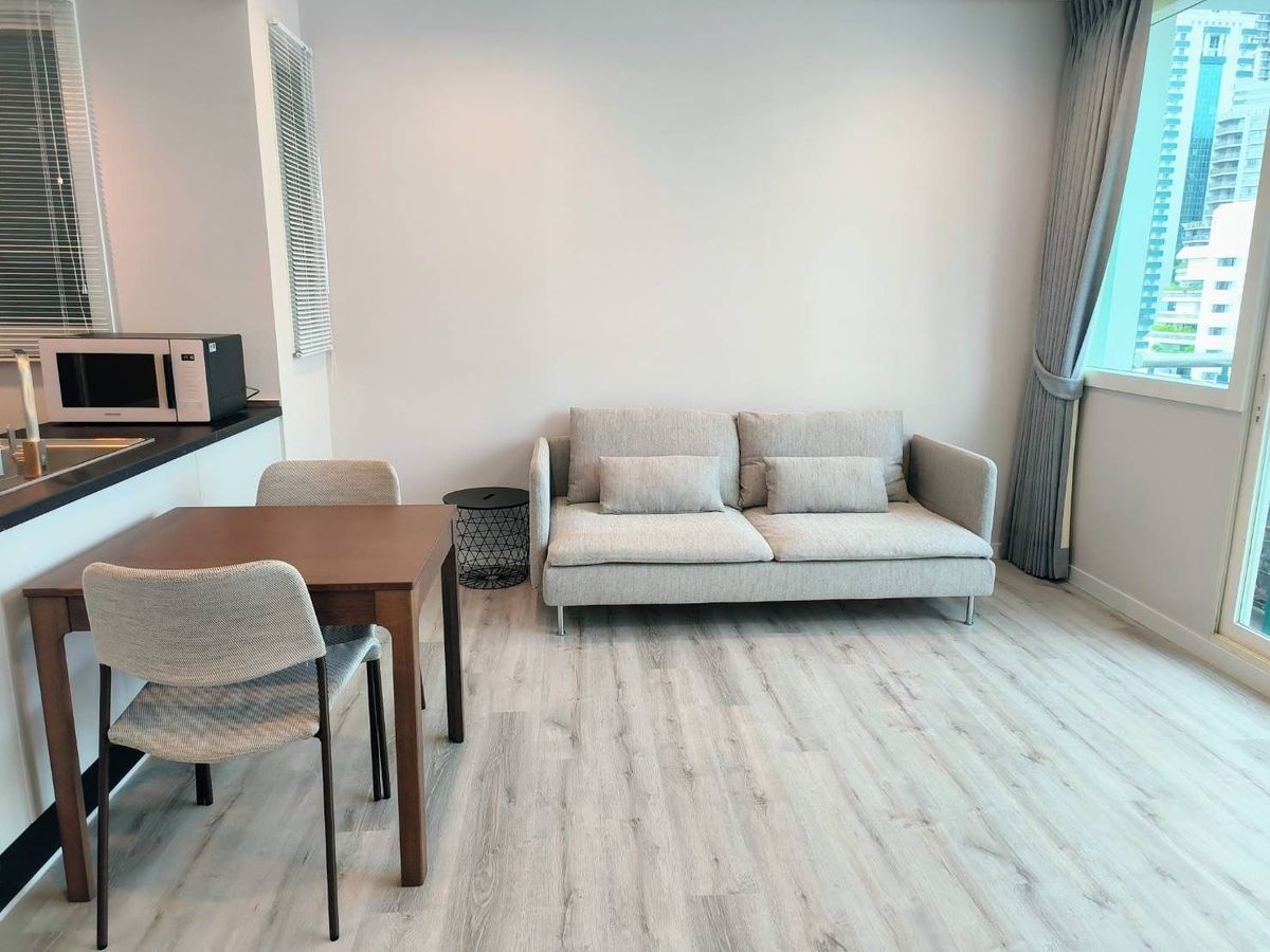 ให้เช่าคอนโดสุขุมวิท อโศก ทองหล่อ : 1 เตียง 1 ห้องน้ำ 50 ตารางเมตรคอนโดที่ Wind Sukhumvit 23 ให้เช่า 35,000 THB ต่อเดือนสถานี Asoke BTS
