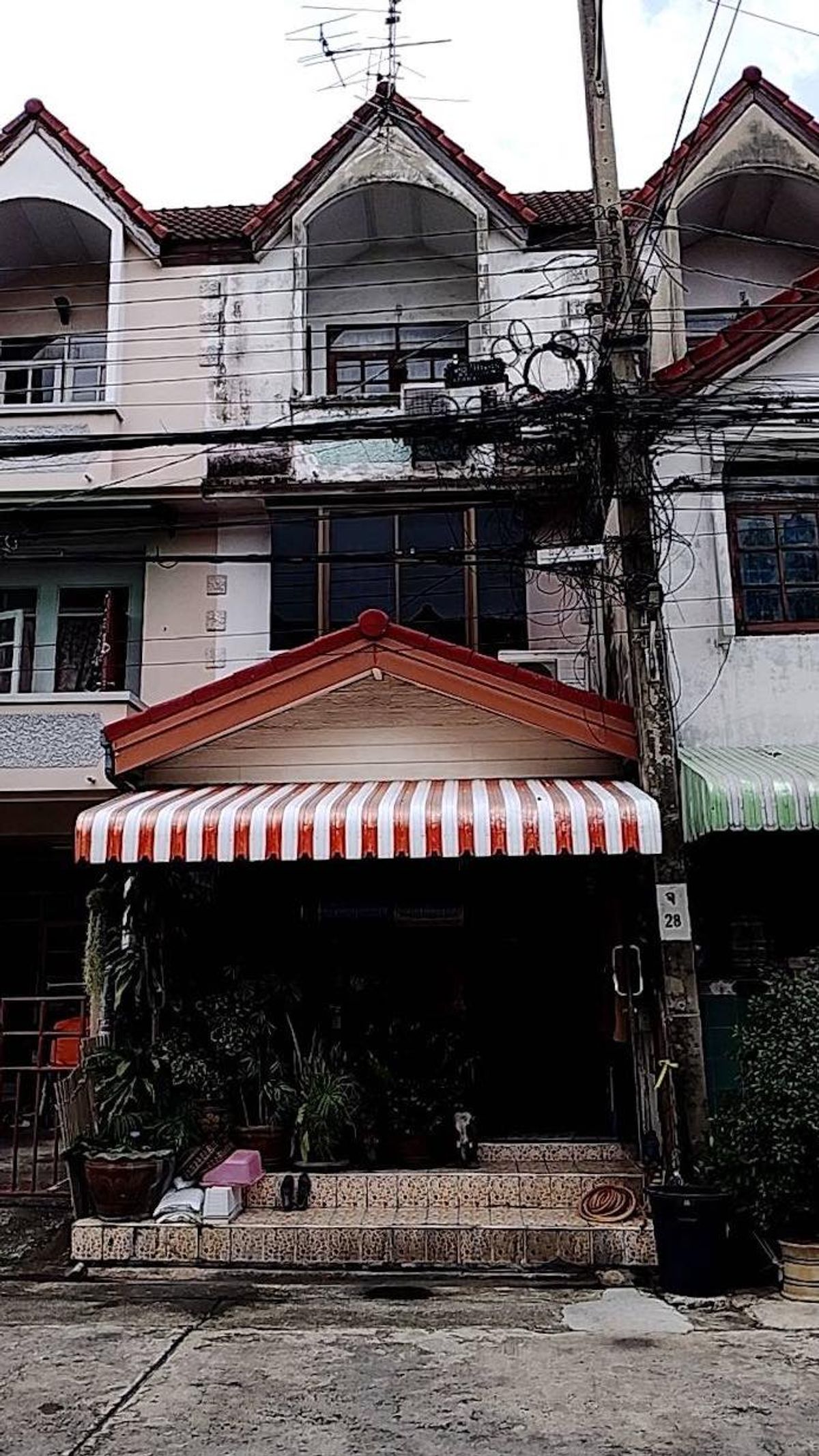 ขายทาวน์โฮมเกษตร นวมินทร์ ลาดปลาเค้า : นักลงทุนต้องเหลียวหลัง! Vาย ทาวน์เฮาส์ 3 ชั้น ลาดพร้าว ราคาโดนใจ!! 
