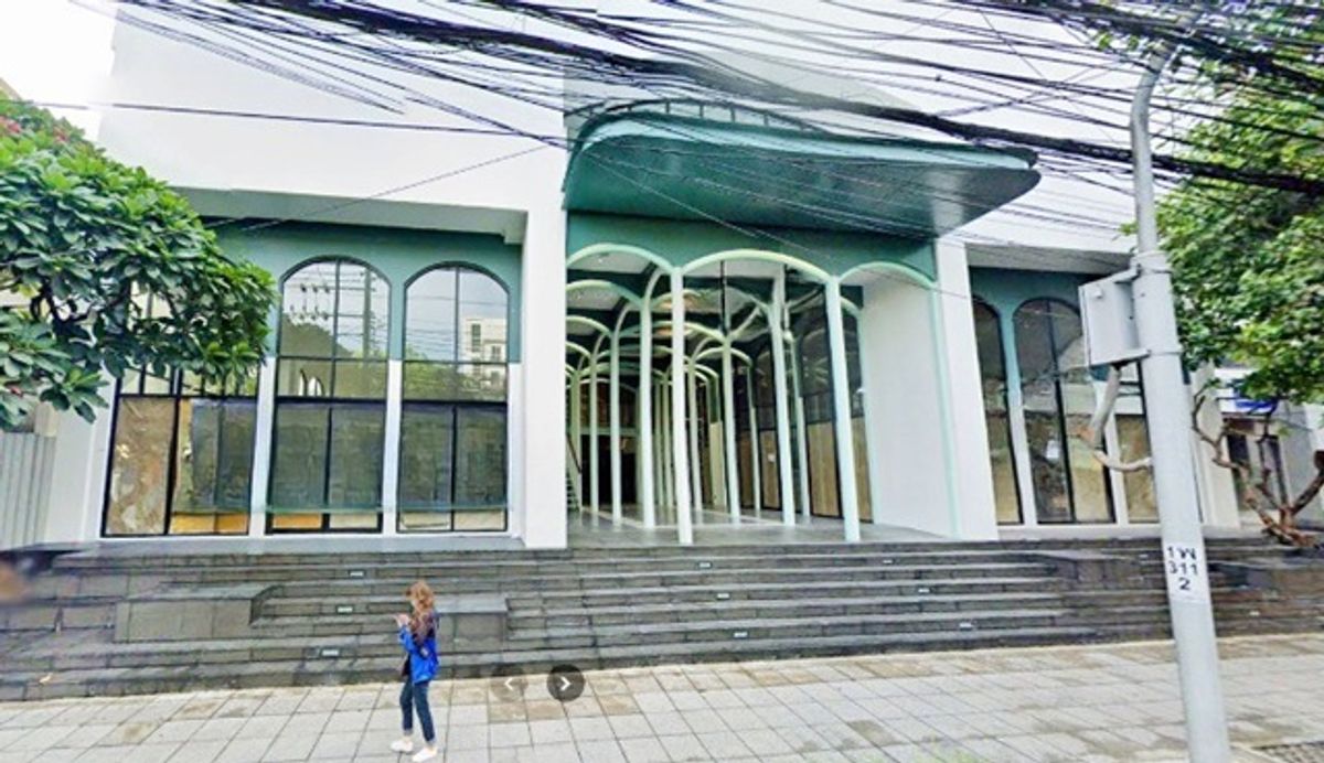 For RentShop HouseSiam Paragon ,Chulalongkorn,Samyan : MRT Sam Yan Thong, 1.2 km. The business of Tower 2, 200 sq.m., 25 sq.w., next to the roadside, restaurant, Cafe, Siam Discovery, 1.7 km.