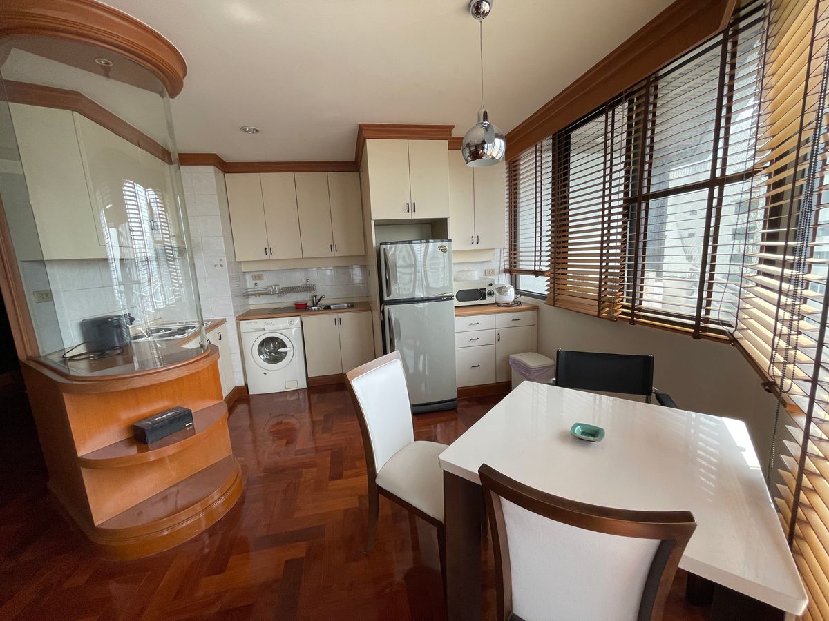 For RentCondoSukhumvit, Asoke, Thonglor : 2 bed 2 bath 121 sqm condo at Lake Avenue for rent 48,000THB per month, Sukhumvit soi 16, Asoke BTS station.