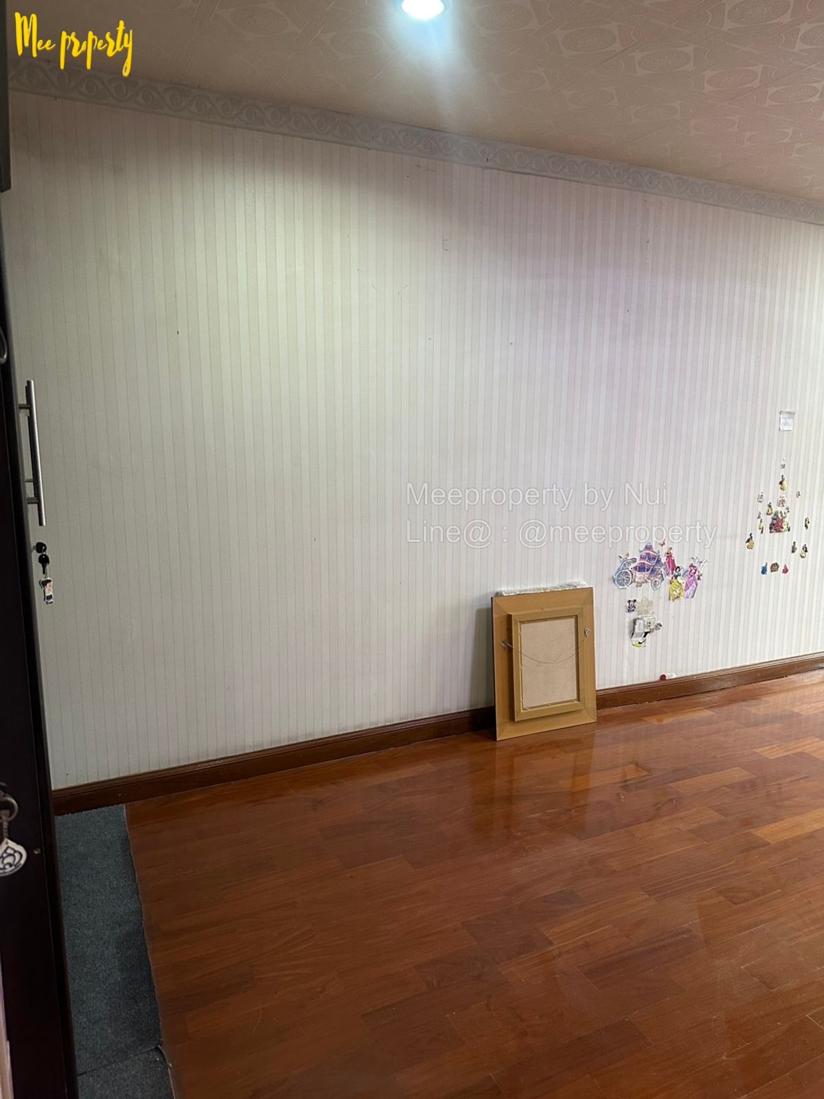 ขายทาวน์โฮมบางซื่อ วงศ์สว่าง เตาปูน : ขายทาวน์โฮม 2 ชั้น ขนาด 23.5 ตร.ว   ย่านประชาชื่น หลังเดียวในโครงการ  มบ.เกร็ดแก้ว 4 ตรงข้ามตลาดบ่องมาร์เช่ ประชาชื่น  ME-198