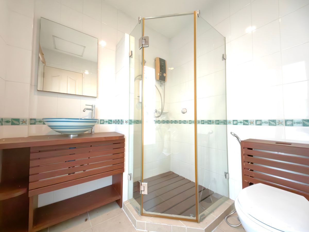 ขายทาวน์โฮมเลียบทางด่วนรามอินทรา : ขายทาวน์โฮม 3 ชั้น คาซ่า ซิตี้ สุคนธสวัสดิ์ 1 หลังริม พื้นที่เยอะ ใกล้เกษตร-นวมินทร์ เลียบทางด่วน