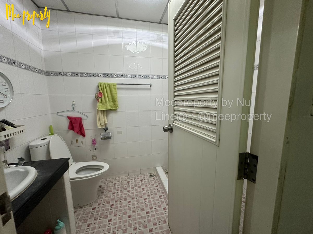 ขายทาวน์โฮมบางซื่อ วงศ์สว่าง เตาปูน : ขายทาวน์โฮม 2 ชั้น ขนาด 23.5 ตร.ว   ย่านประชาชื่น หลังเดียวในโครงการ  มบ.เกร็ดแก้ว 4 ตรงข้ามตลาดบ่องมาร์เช่ ประชาชื่น  ME-198